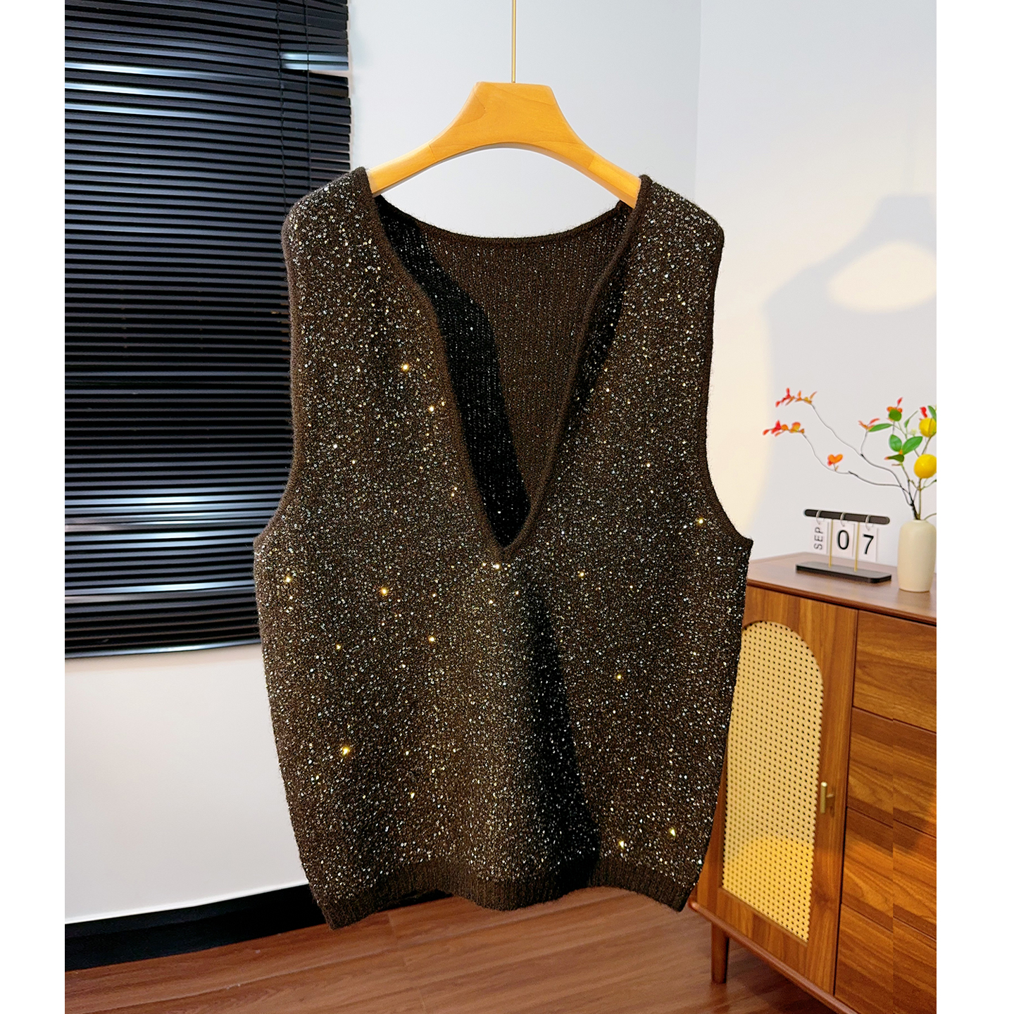 高级感!闪闪星光马甲女深V领羊毛针织无袖毛衣背心秋冬叠穿坎肩