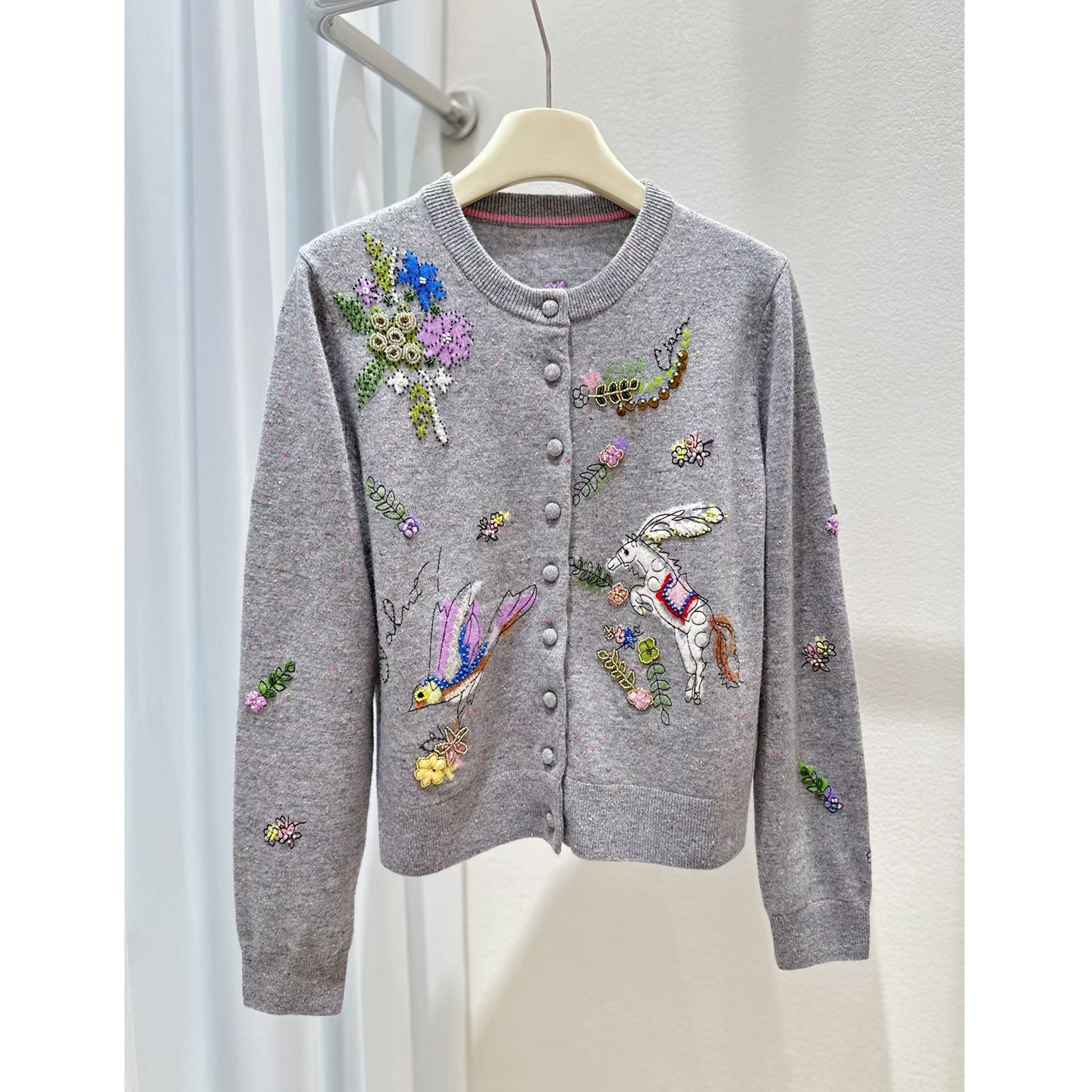 复古文艺灰色针织开衫女 手工刺绣花鸟小马珠饰圆领纽扣毛衣外套