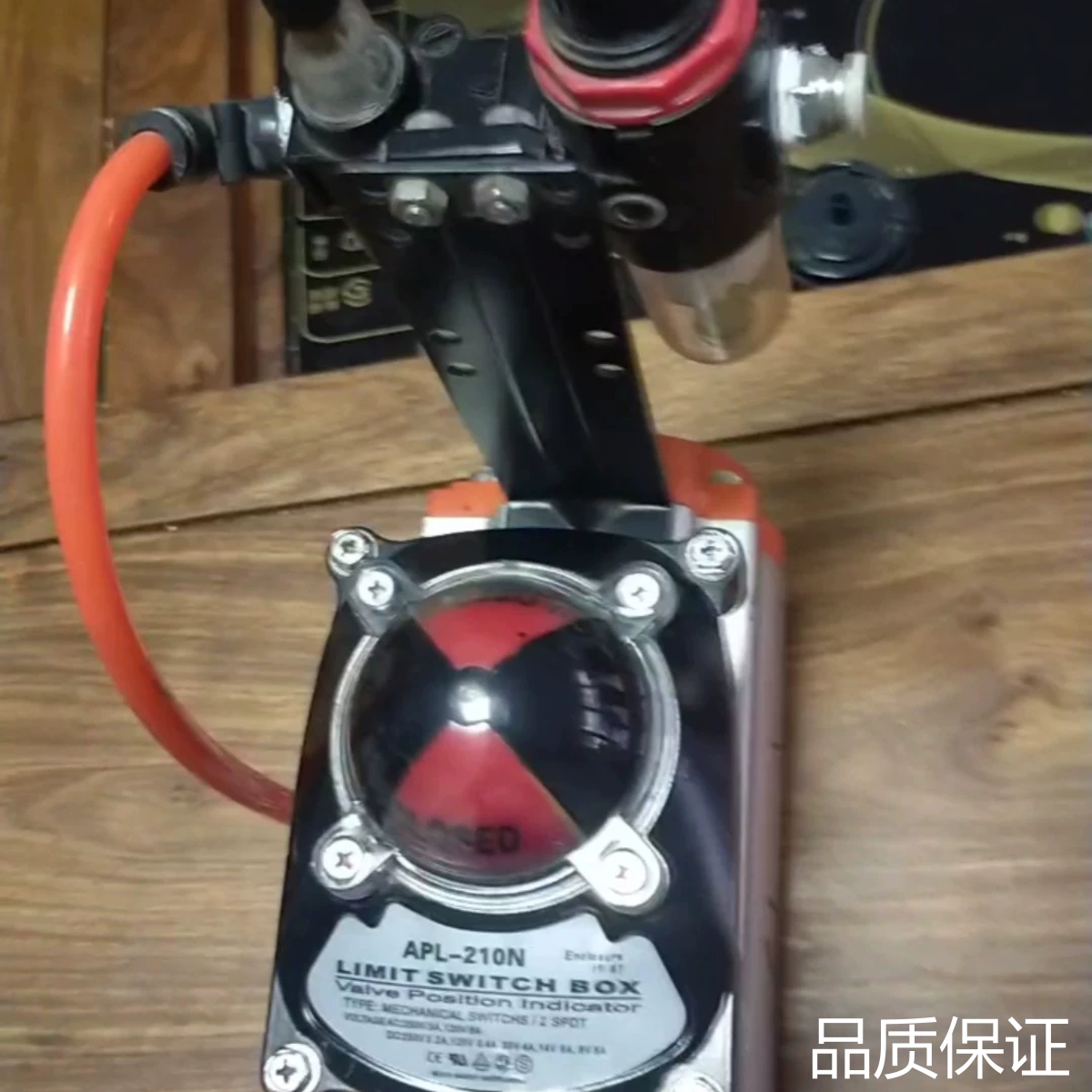 询价APL-210N气动阀门限位开关，原装机，功能完好。实物拍摄..