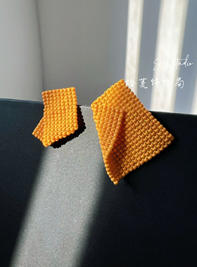 橙色手工串珠不规则不对称耳钉银针拾荒饰物局