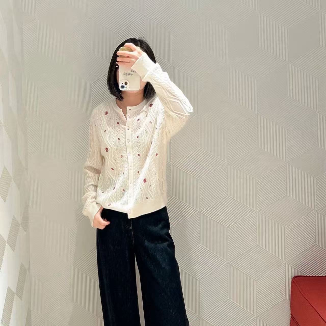 复古菱格镂空刺绣小花针织开衫女春秋圆领温柔风麻花短款毛衣外套