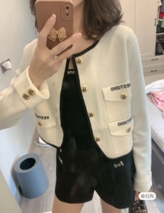 思密达巴卡巴卡-小香风圆领长袖直筒百搭开衫外套女