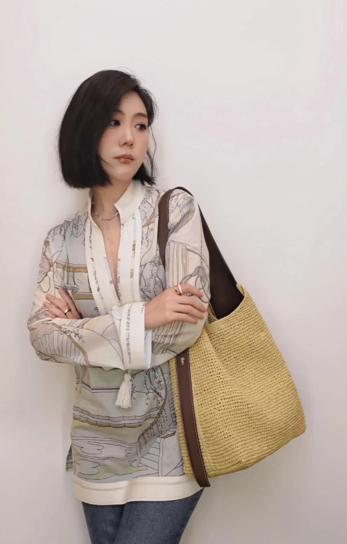 高级感手绘图案衬衫 小众流苏V领 宽松遮肉中长款气质防晒衫女