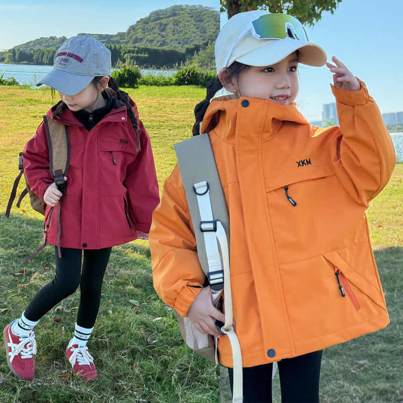 女童冲锋衣外套春秋新款儿童爆款运动风衣中小童休闲内胆童装衣服