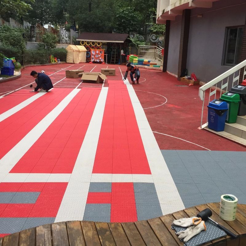 幼儿园拼装地板室外悬浮拼接地垫篮球场运动防滑户外操场塑胶地垫