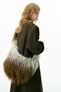 杨二原创设计渐变长毛包包大容量休闲斜挎手提毛绒包仿皮草包