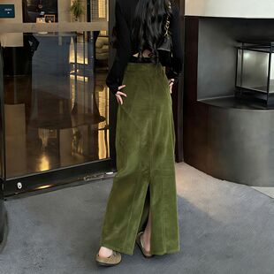 小众温柔复古灯芯绒绿色半身裙长宽高腰显瘦时尚 女 直筒2026冬季
