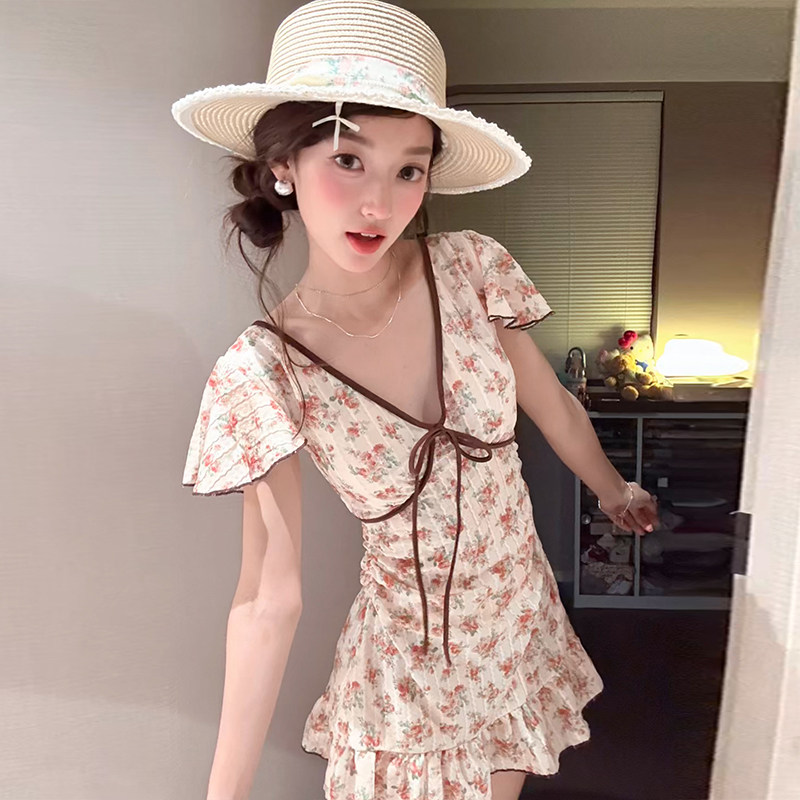 法式甜美碎花连体泳衣女高级感遮肚显瘦保守温泉度假裙式2026新款