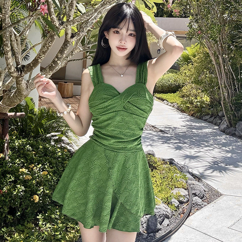 度假风钢托连体裙式显瘦泳衣女