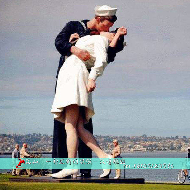 彩绘主题情侣亲吻雕塑定制景观园林大型玻璃钢仿铜爱情人物雕像