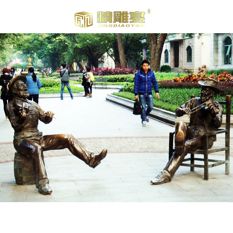 英伦风格拉小提琴玻璃钢制作铜雕人物城市景观商业街小品园林雕塑