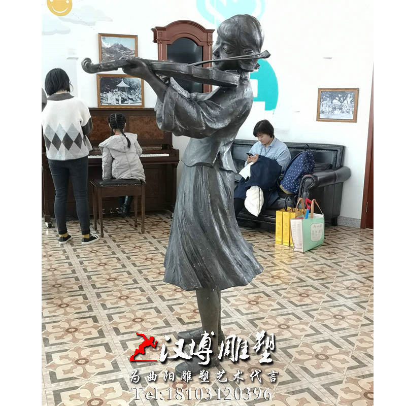 音乐家拉小提琴玻璃钢仿铜铸铜材质商业街步行街公园摆放户外雕塑