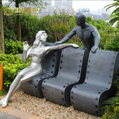 商业街人物座椅铸铜雕像户外园林玻璃钢人物制作城市大型景观雕塑