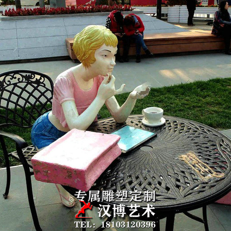 时尚彩绘人物雕塑玻璃钢雕塑制作商业街摆放城市景观园林广场雕塑