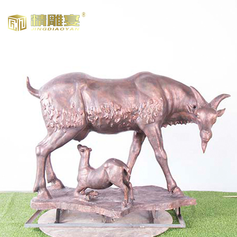 铸铜动物雕像大型玻璃钢仿铜雕塑制作城市广场景观羊羔跪乳铜雕