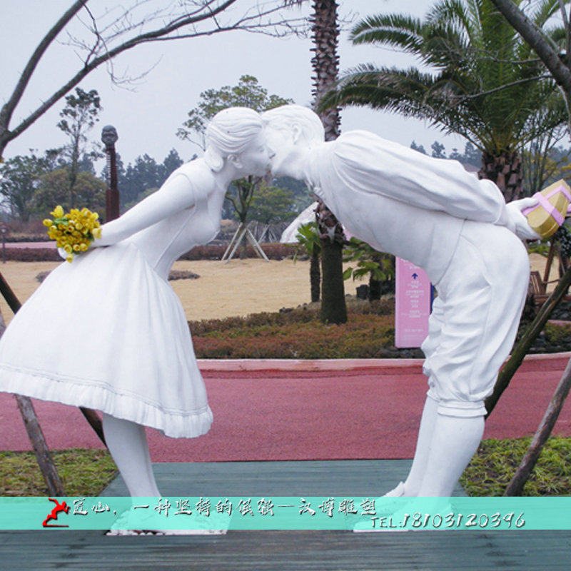 彩绘情侣雕像城市园林爱情文化主题艺术雕像户外大型对戒雕塑摆件