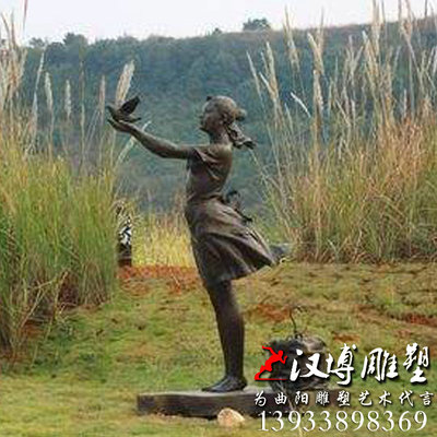 梦想校园文化风学生毕业人物雕塑