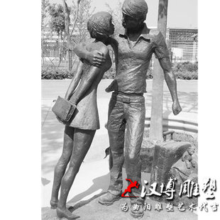 玻璃钢仿铜情侣雕塑爱情主题公园人物拥抱接吻雕像铸铜雕塑定制