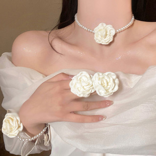 法式复古珍珠花朵项链时尚甜美潮流锁骨链新款百搭少女心项饰