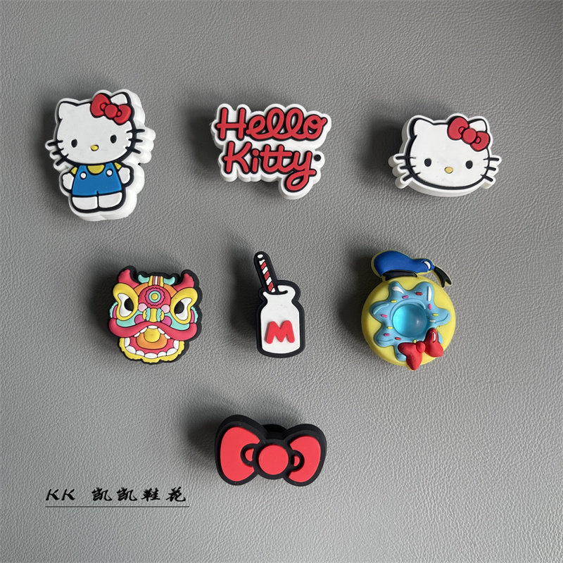 粉色洞洞鞋配饰哈喽hellokitty鞋花适配crocs装饰配件鞋扣可爱风图片