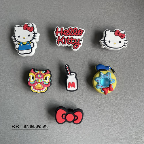 粉色洞洞鞋配饰哈喽hellokitty鞋花适配crocs装饰配件鞋扣可爱风