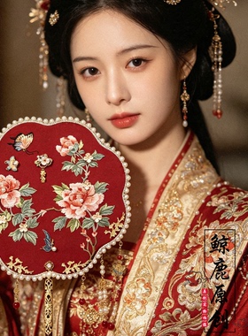 团扇蝴蝶图暗红机绣新娘喜扇