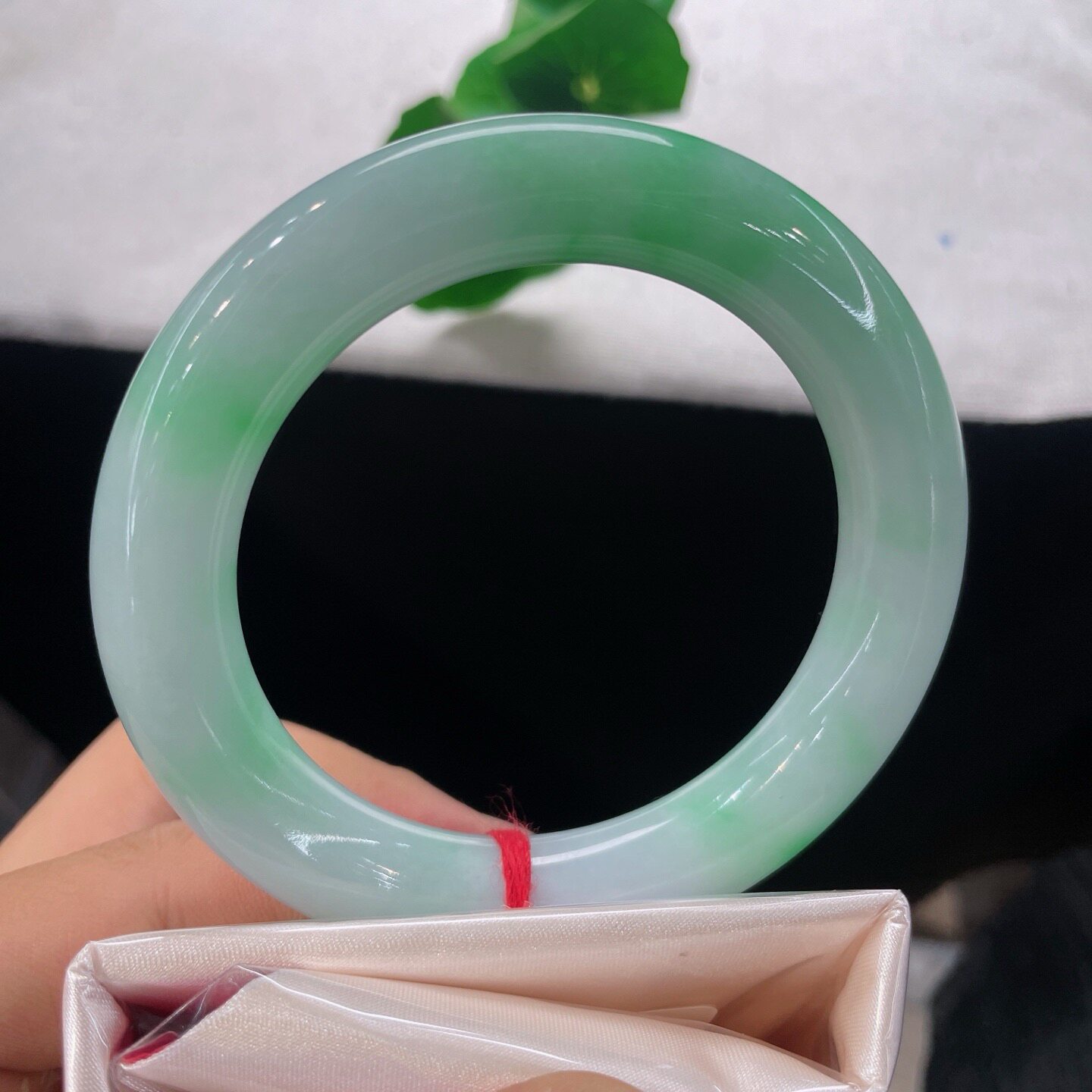 58圈口翡翠手镯保真缅甸料A货天然玉石白底青圆条玉镯子59/60可带