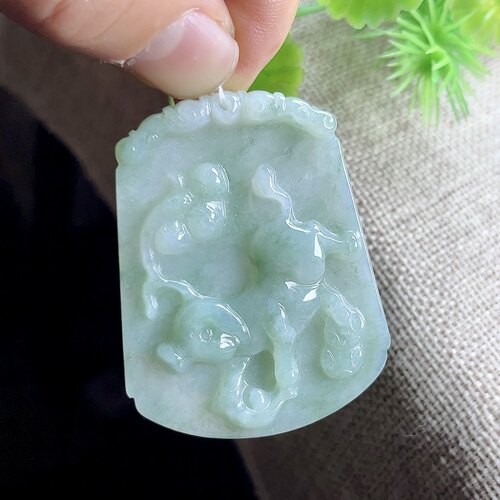 冰底满绿翡翠玉石生肖猪吊坠