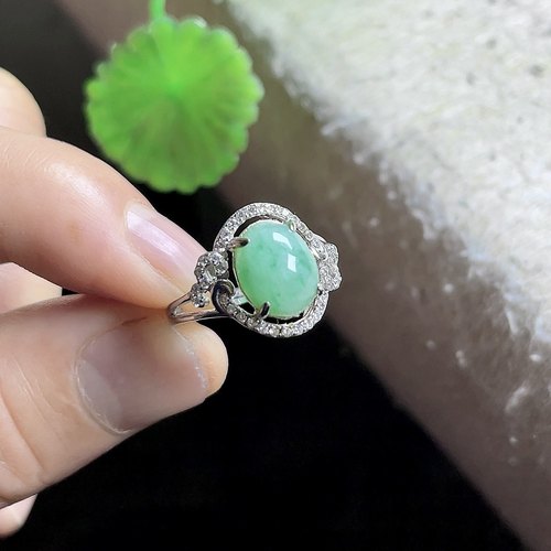 银镶嵌缅甸冰底浅阳绿翡翠戒指