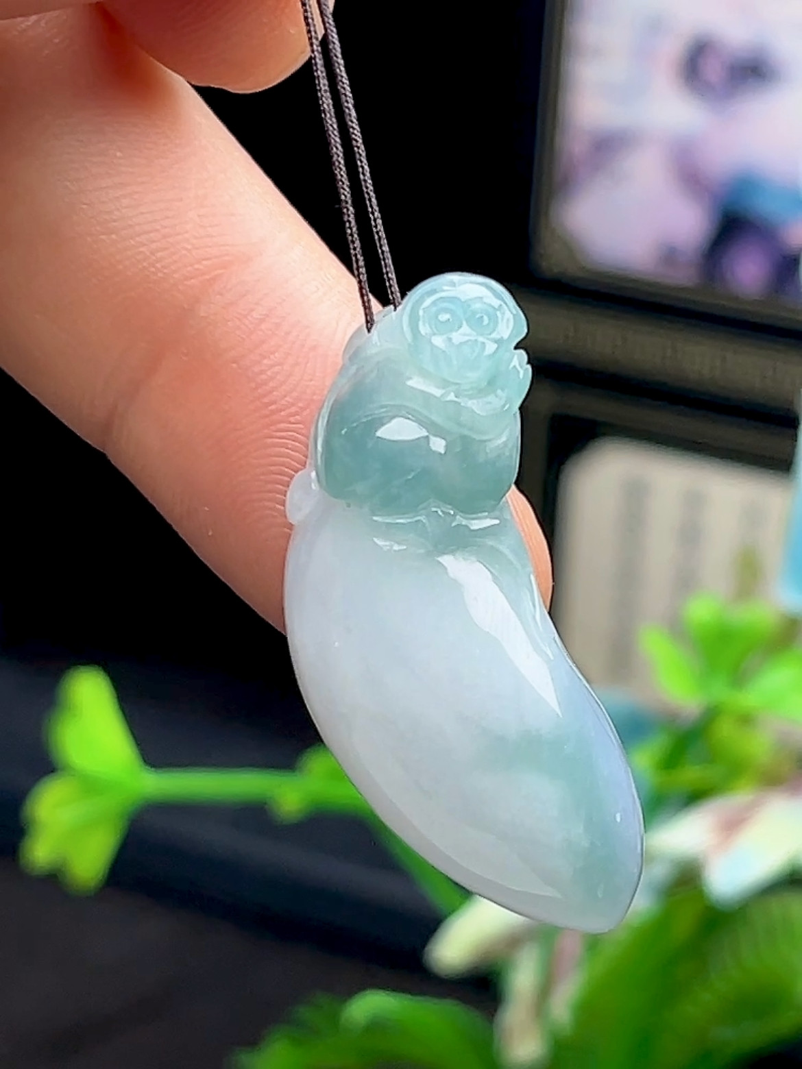 缅甸料天然A货玉石冰蓝猴子玉吊坠 灵猴抱桃翡翠玉坠玉猴挂件项坠