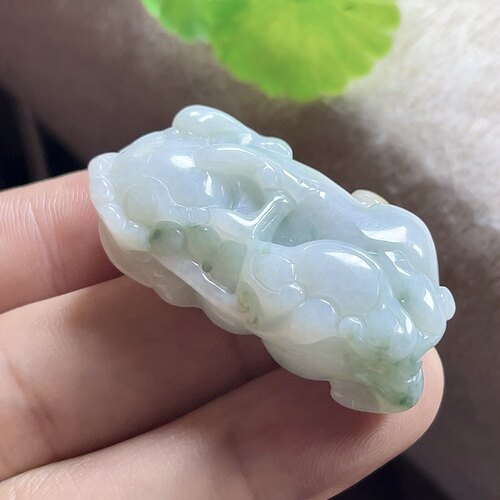 飘花貔貅吊坠翡翠玉凝善天然玉石