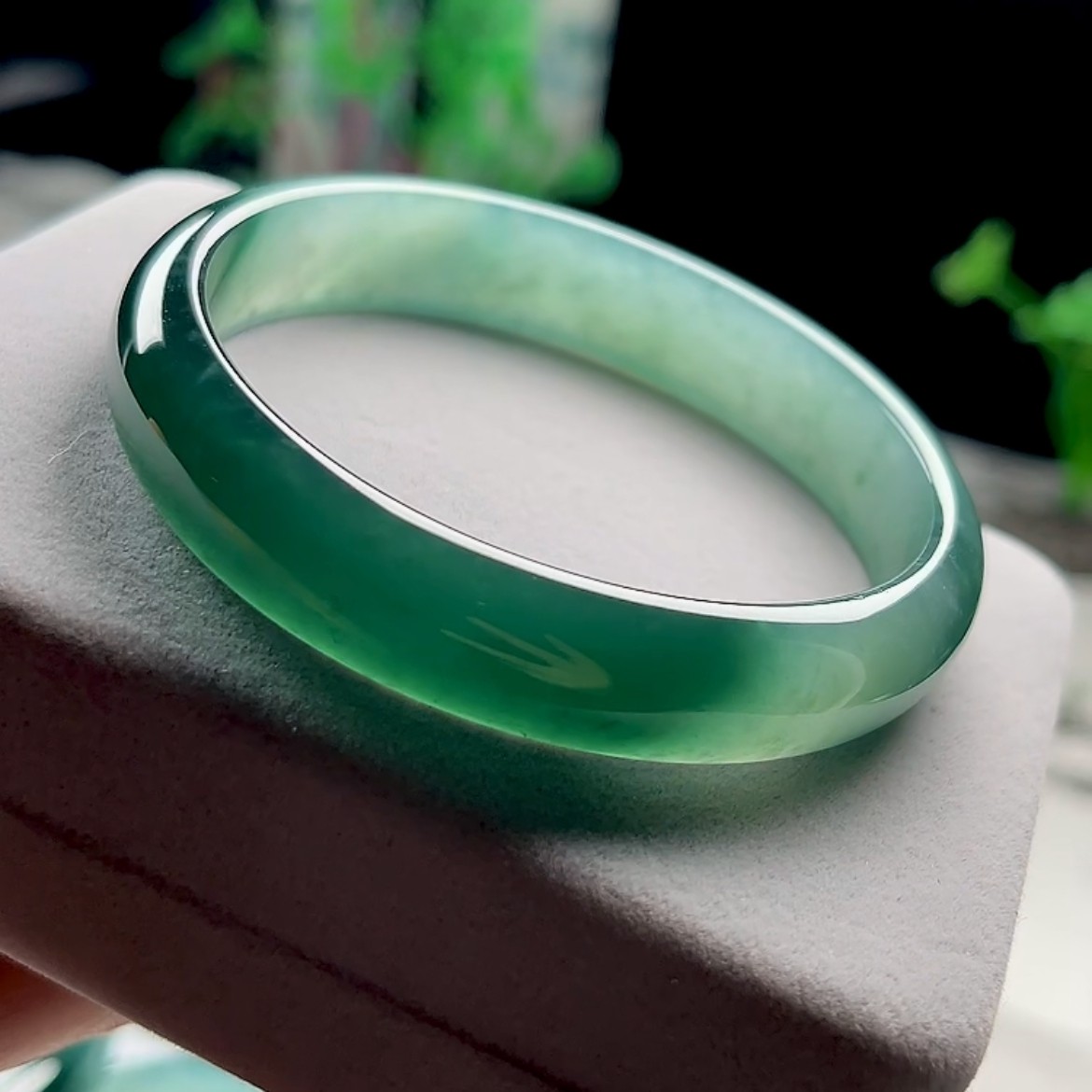56圈口翡翠正圈平安镯保真A货天然玉石双彩蓝绿半山水手镯玉镯子
