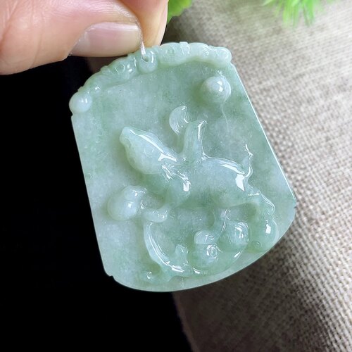 老坑冰底满绿玉兔牌玉佩男玉坠