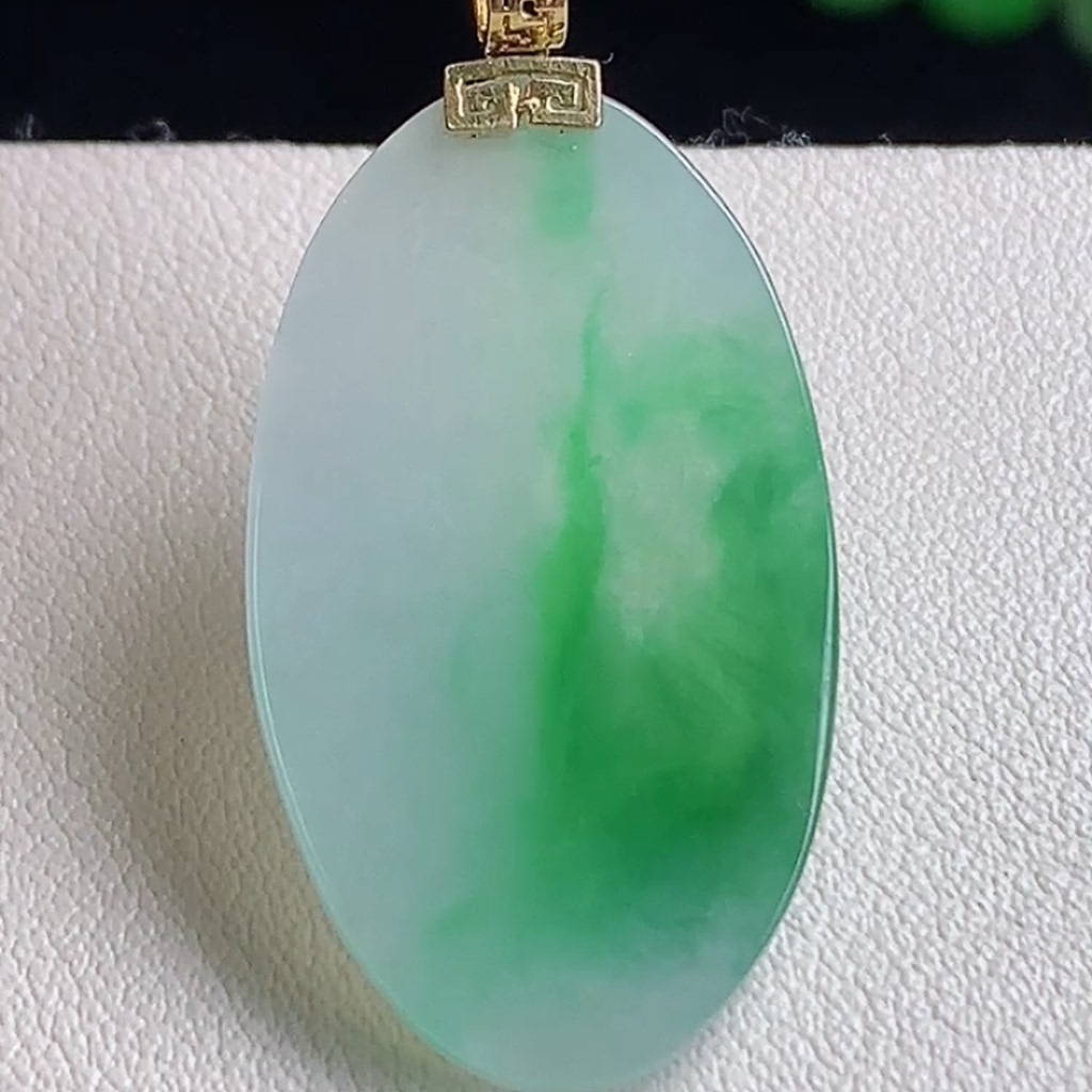 天然玉石翡翠冰飘绿无事牌吊坠缅甸料A货18K金镶嵌平安无事牌玉坠
