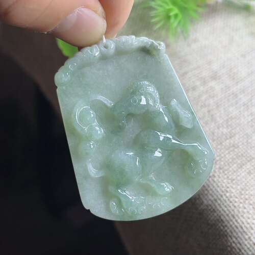 天然A货玉石冰底满绿玉羊牌