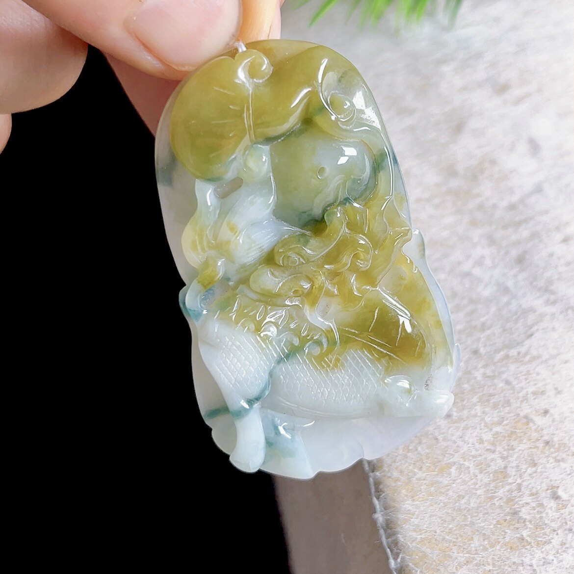 巧色黄翡飘花天然翡翠麒麟吊坠女 缅甸玉石天然a货玉麒麟玉坠玉佩