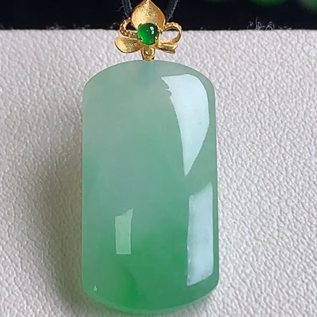 缅甸料A货18K金镶嵌平安无事牌玉坠天然玉石翡翠冰飘绿无事牌吊坠