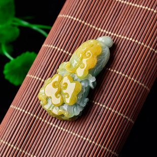 巧色精雕玉白菜玉坠 缅甸A货天然黄加绿翡翠白菜吊坠 福禄寿挂件