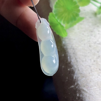 老坑冰种翡翠福豆吊坠