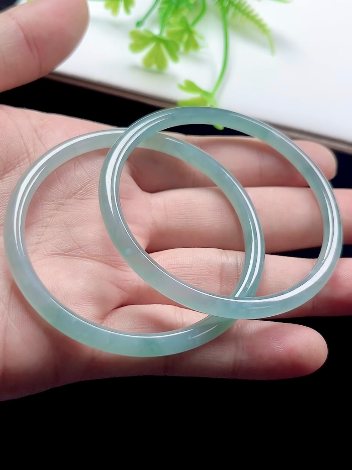 56圈口叮当镯女 保真a货天然玉石福镯 冰蓝水翡翠圆条玉手镯一对