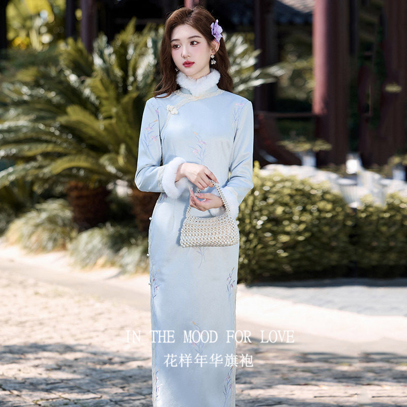 蓝色刺绣加绒冬装女款