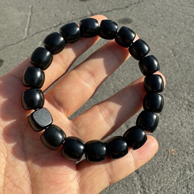 新疆和田玉黑青籽料手串黑羊脂油膏料留皮无暇男女手链收藏10mm珠