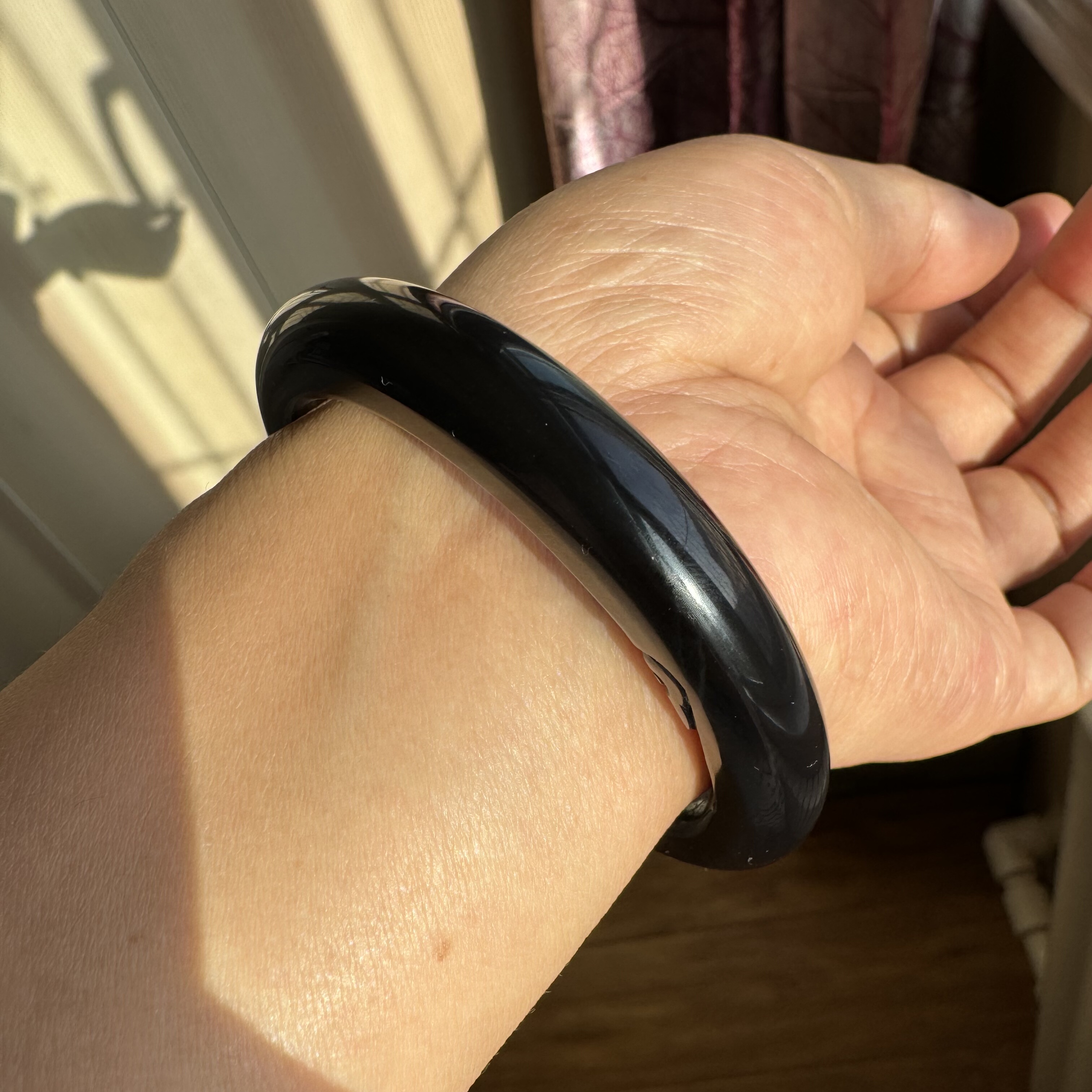 55.8圈和田玉地王紫玉镯满色浓紫无裂有天然晶体细棉泥鳅背手镯