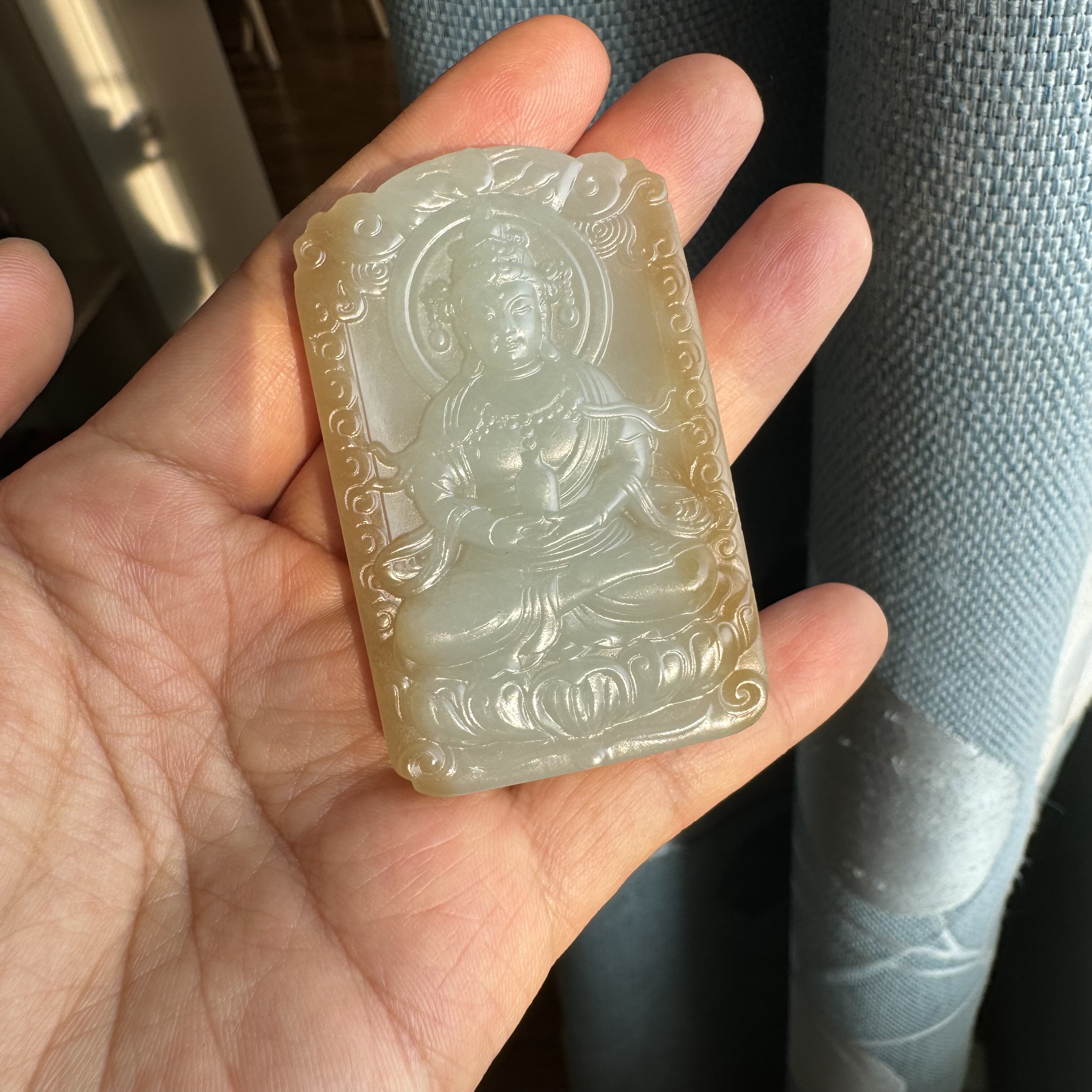 新疆和田玉且末料糖青白玉观音牌挂件细腻油润无暇男女收藏大同矿