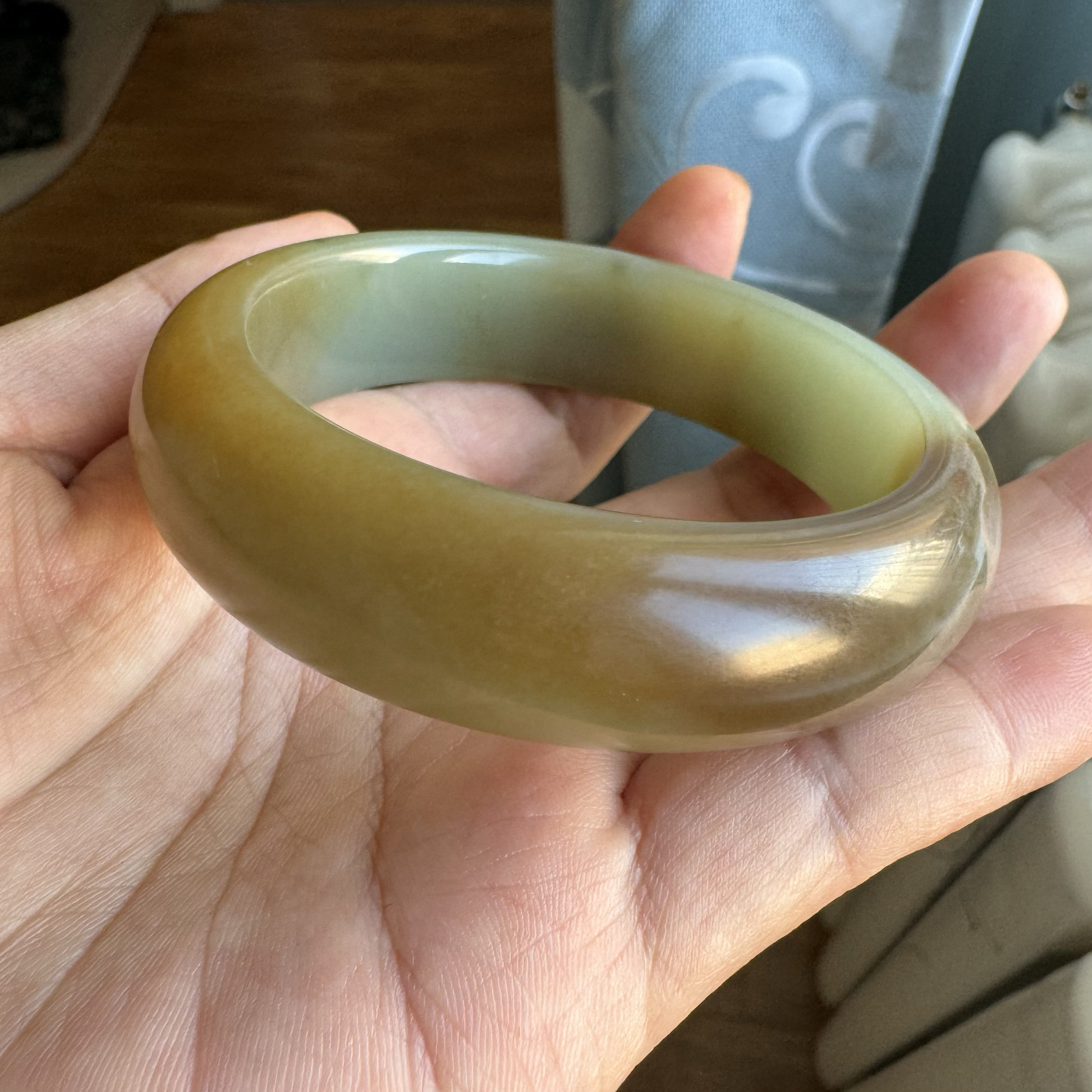 55圈口新疆和田玉且末糖青玉手镯油糯细腻红糖闪青宽版正装玉镯女