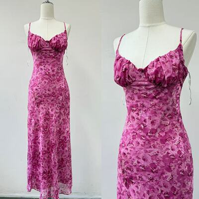 法式梅粉收腰吊带度假连衣裙