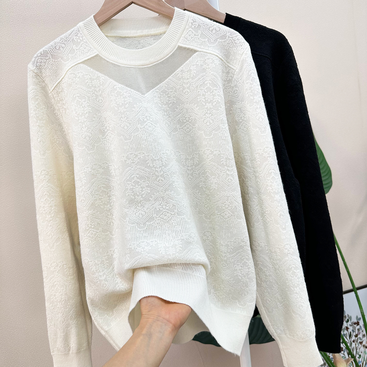 精致温婉蕾丝钩花纹针织衫女2025冬新圆领时尚设计套头毛衣 WA68