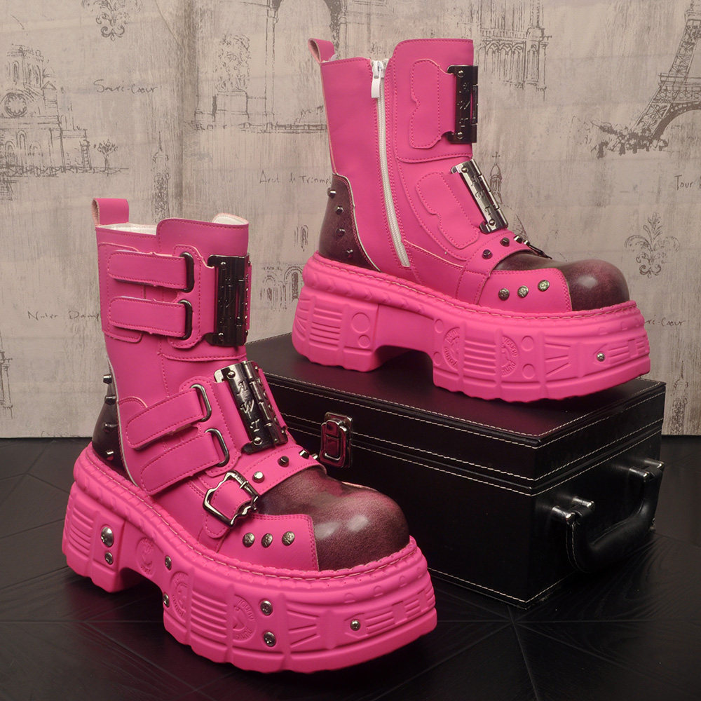 朋克风厚底马丁靴男2026秋季新款中筒铆钉机车靴时尚炸街休闲靴子