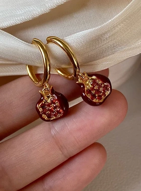 石榴树下｜复古百搭安哥拉红套装