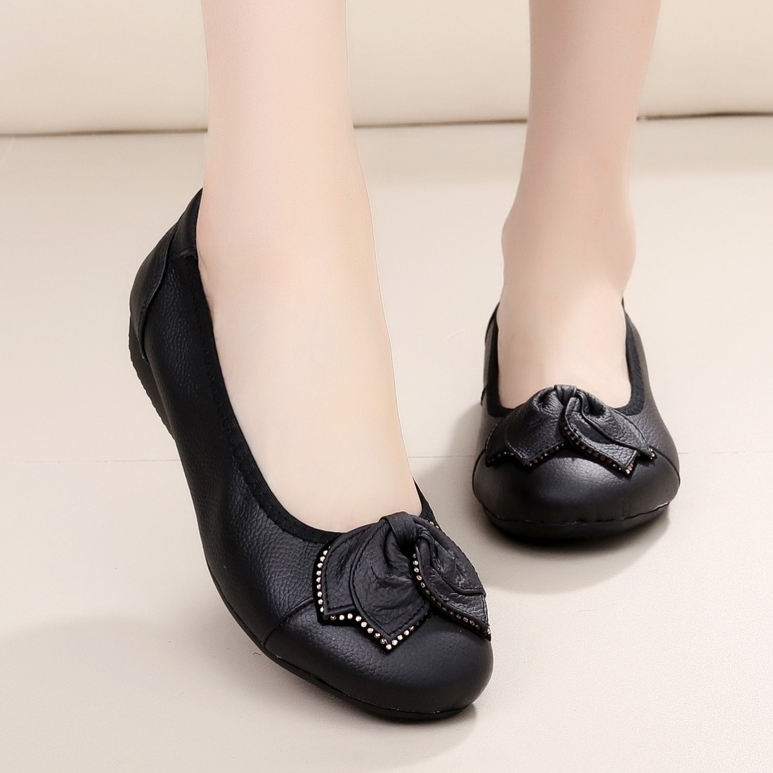 春秋季真皮豆豆鞋软底防滑女鞋中年气质女舒适平底妈妈皮鞋蝴蝶结,女鞋,浅口单鞋,淘宝优惠券,粉丝福利购,淘宝优惠卷